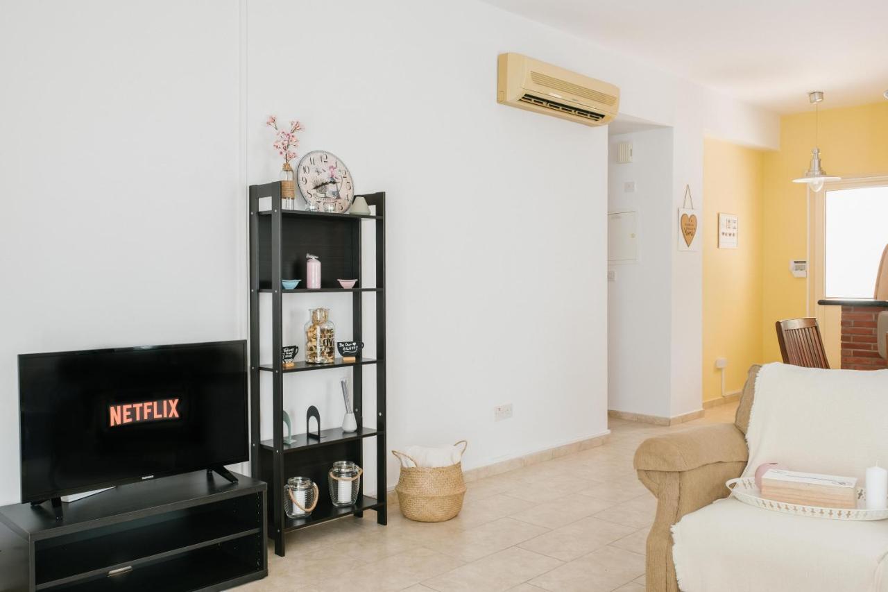 Aphrodite Gardens No.9 Luxury Apt Paphos Exterior foto